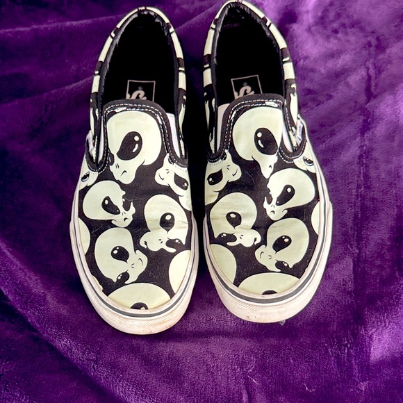 Vans Black and White Skull Print Slip-On Sneakers - Picture 1 of 5